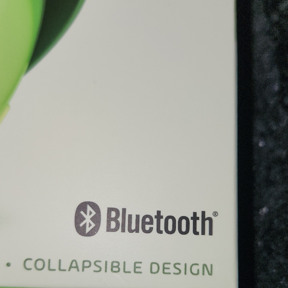 NIB..Green Dinosaur Wireless Headphones - Picture 3 of 7